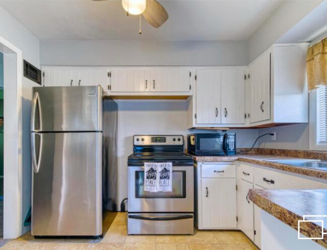 Kitchen - 4348 N 71st St