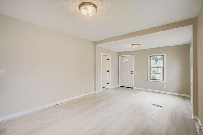 Foto del edificio - 4643 Emerson Ave N