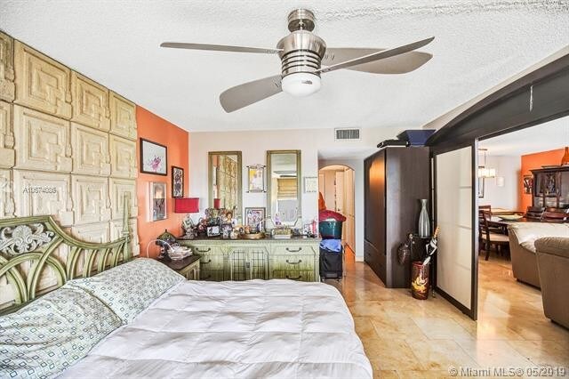 Foto del edificio - 18151 NE 31st Ct  PH-208