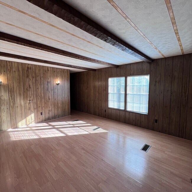 Foto del edificio - 282 Pete Martin Dr