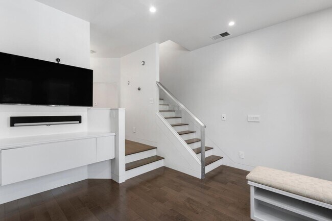 Building Photo - 103 Pacchetti Way