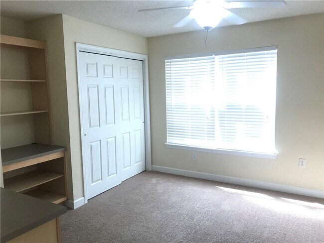 Building Photo - 811 Harts Cove Way