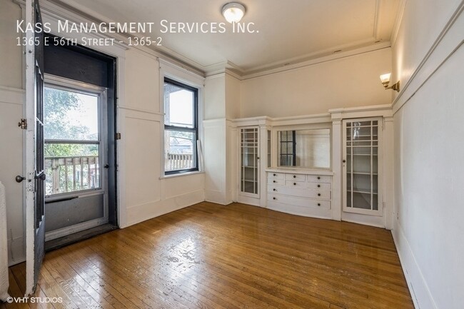 Building Photo - Charming 2BR Hyde Park Unit w/Heat, Gas & ...