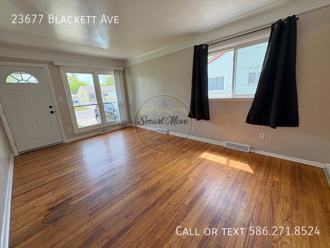 Foto del edificio - 23677 Blackett Ave