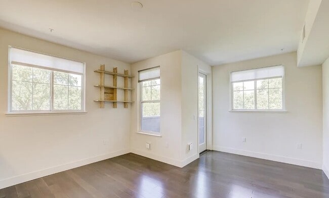 Living Room - 1000 Dewing Ave