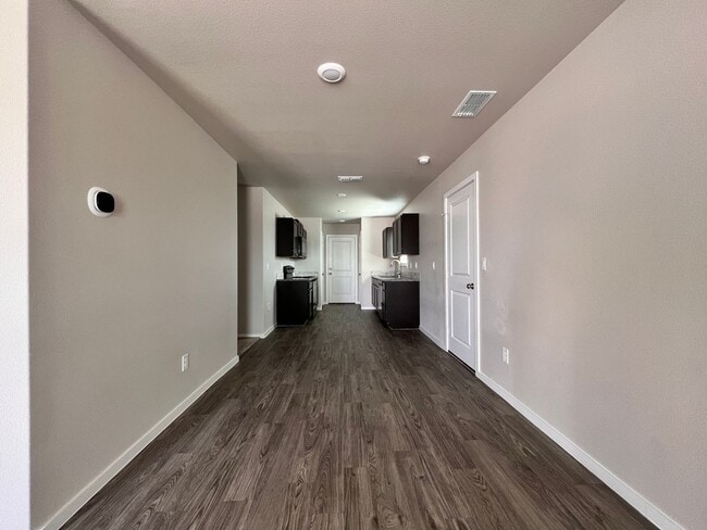 Foto del edificio - Pre leasing now for 4/1/2026