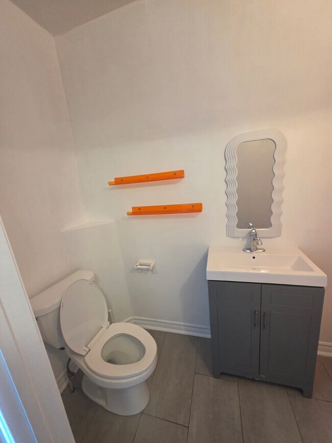 Photo du bâtiment - 159 Gladstone Ave