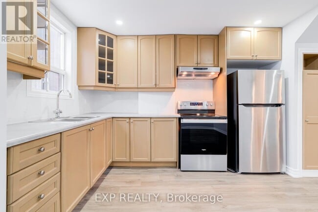 Building Photo - 384 Oakwood Ave