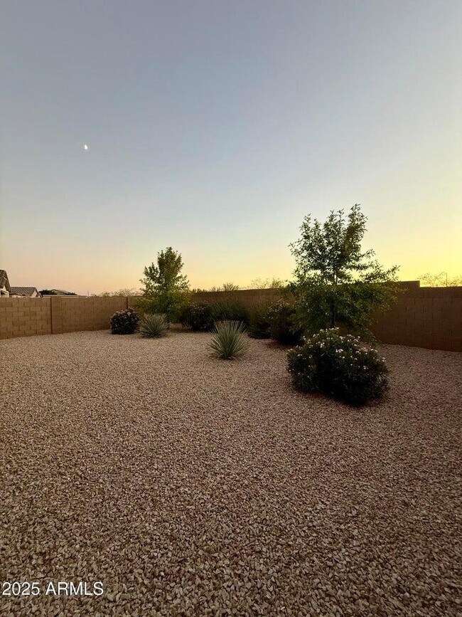 Foto del edificio - 20026 N Wilford Ave