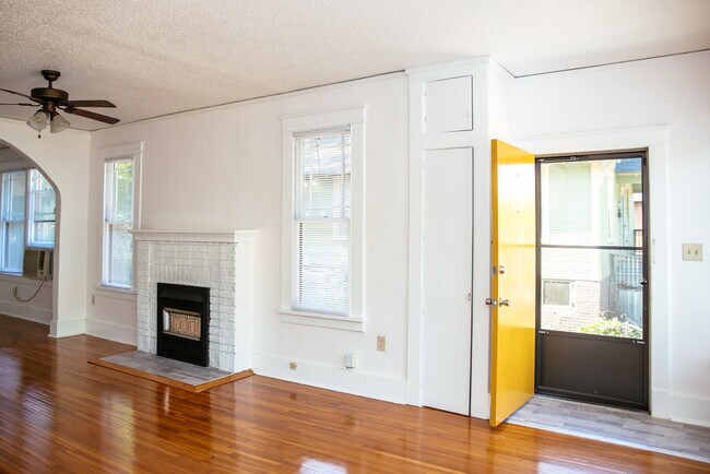 Building Photo - 312 Barton St