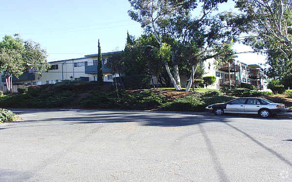 Building Photo - Burnham Street Apartments