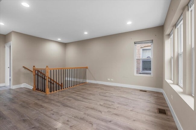 Building Photo - 5731 N Washtenaw Ave