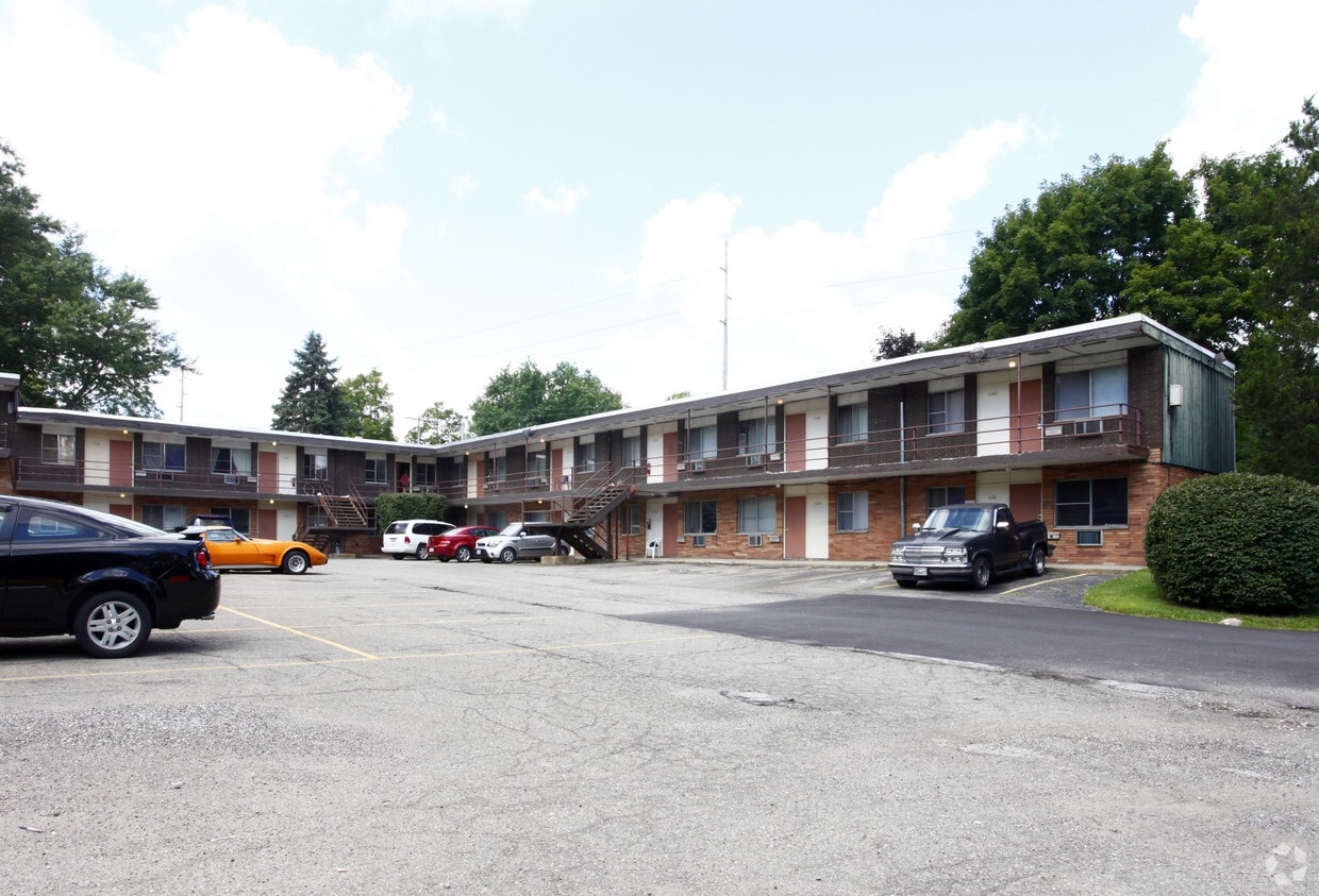 Primary Photo - Residences on Lake