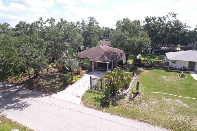 Building Photo - 224 Tarpon Ave