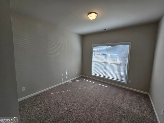 Building Photo - 4 Silver Ln
