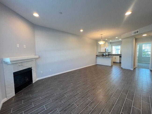 Building Photo - 4 Bedroom townhome available now in Cypress
