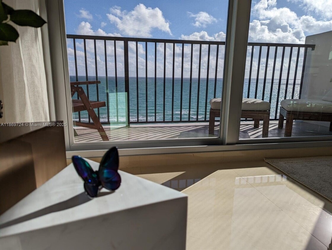 Primary Photo - 9273 Collins Ave