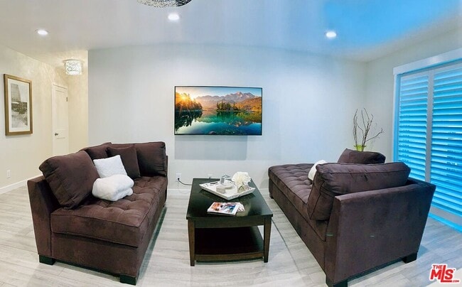 Foto del edificio - 4642 Park Granada Park