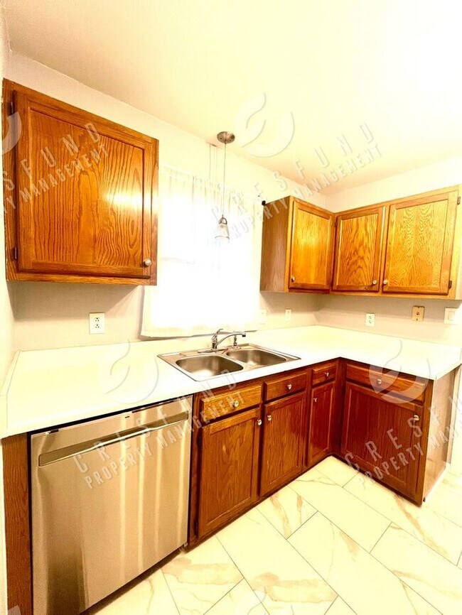 Foto del edificio - RENT JUST REDUCED!!! Exceptional value for a 3 Bedroom 2bath Fenced yard home close to Ft. Bragg