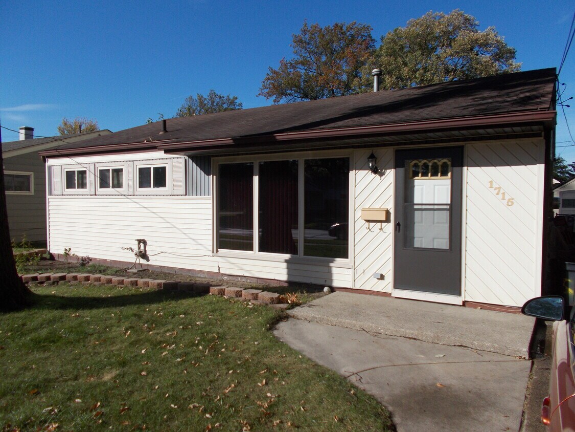 Primary Photo - 1715 E Greig Ave