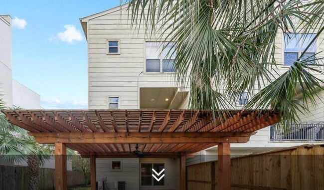 Building Photo - 5210 Lillian St