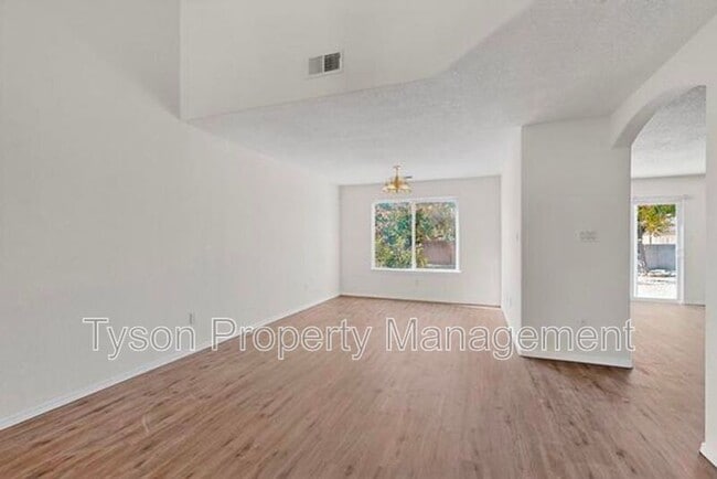 Foto del edificio - 6605 Ventana Hills Rd NW