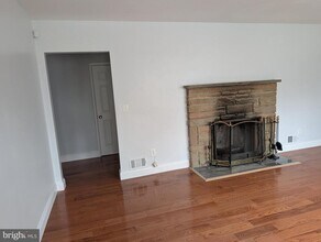 Building Photo - 5504 Kirby St