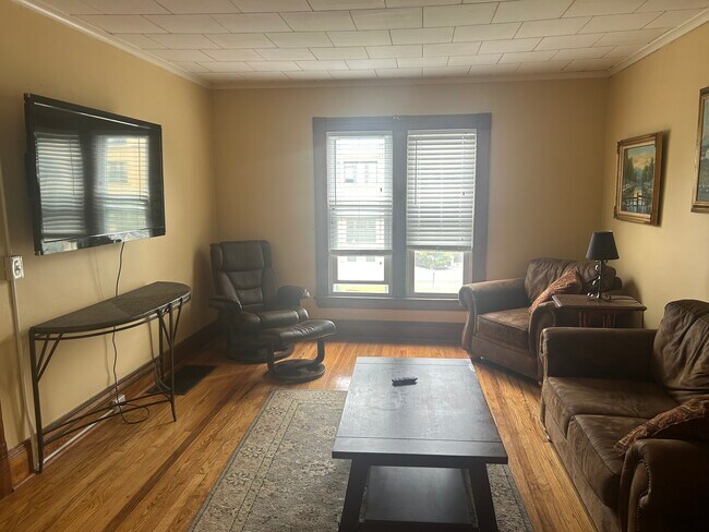 Foto del edificio - 305 N Lowell Ave