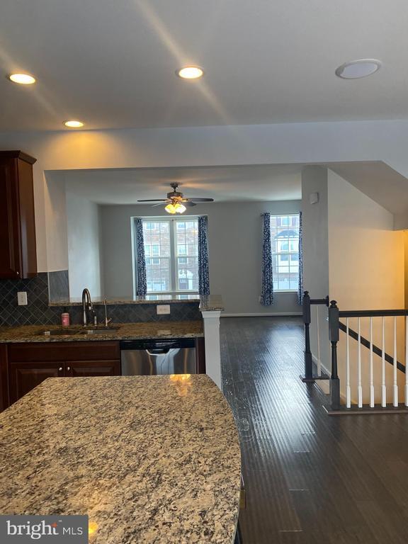 Foto del edificio - 105 Chamomile Ct