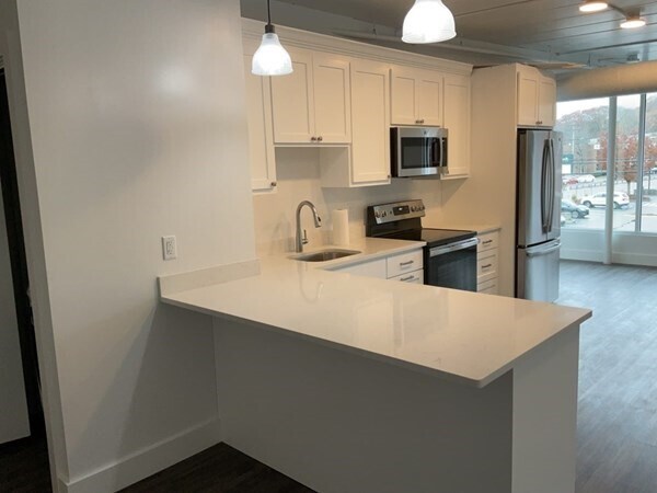 Building Photo - 5 Overbrook Dr