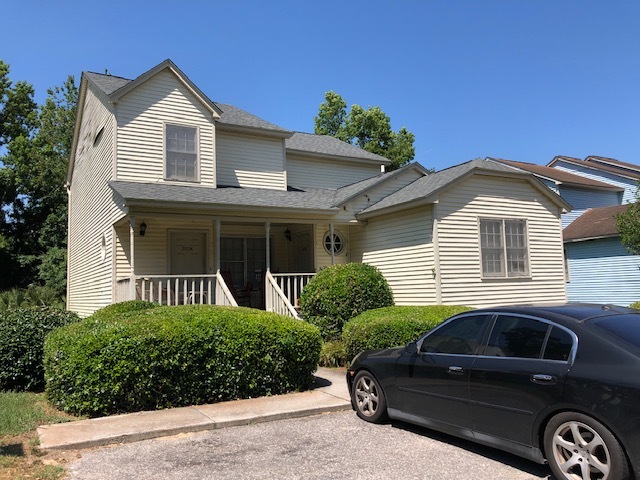 Primary Photo - 307 Queens Ct