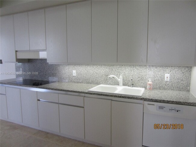 Foto del edificio - 9601 Collins Ave