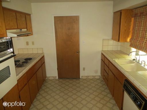 Building Photo - 605 S Del Norte Ave
