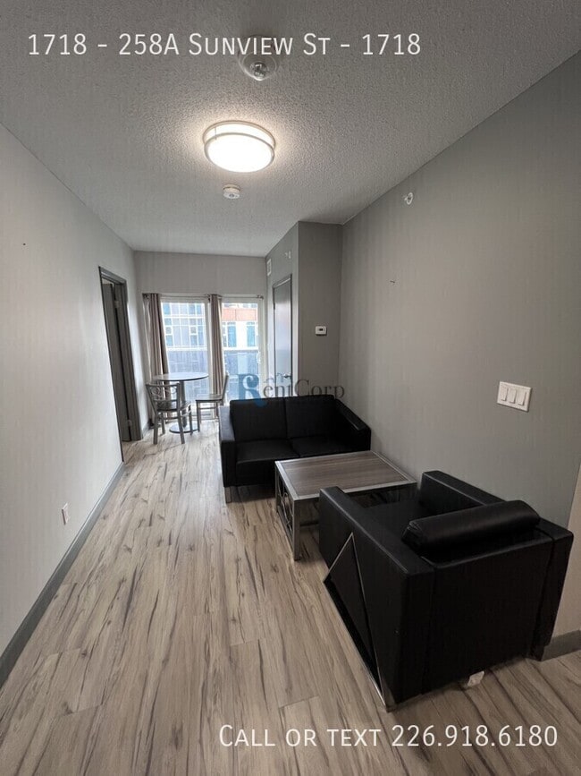 Building Photo - 258A-258A Sunview St