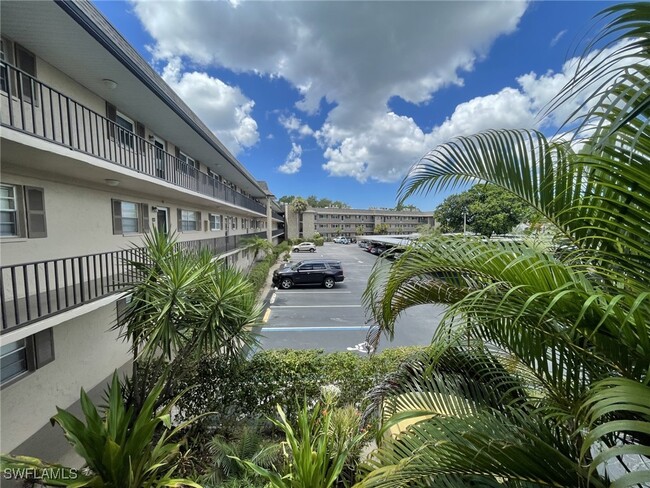 Foto del edificio - 5435 Rattlesnake Hammock Rd