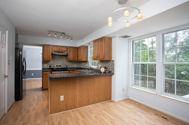 Foto del edificio - 4 bedroom house in SW Durham with big fenc...