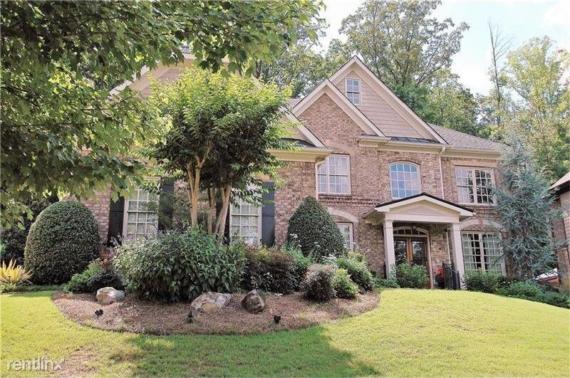 Primary Photo - 207 Fernwood Pl