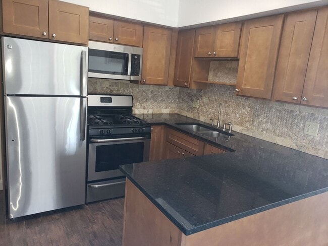 Building Photo - 9220 S Kilbourn Ave
