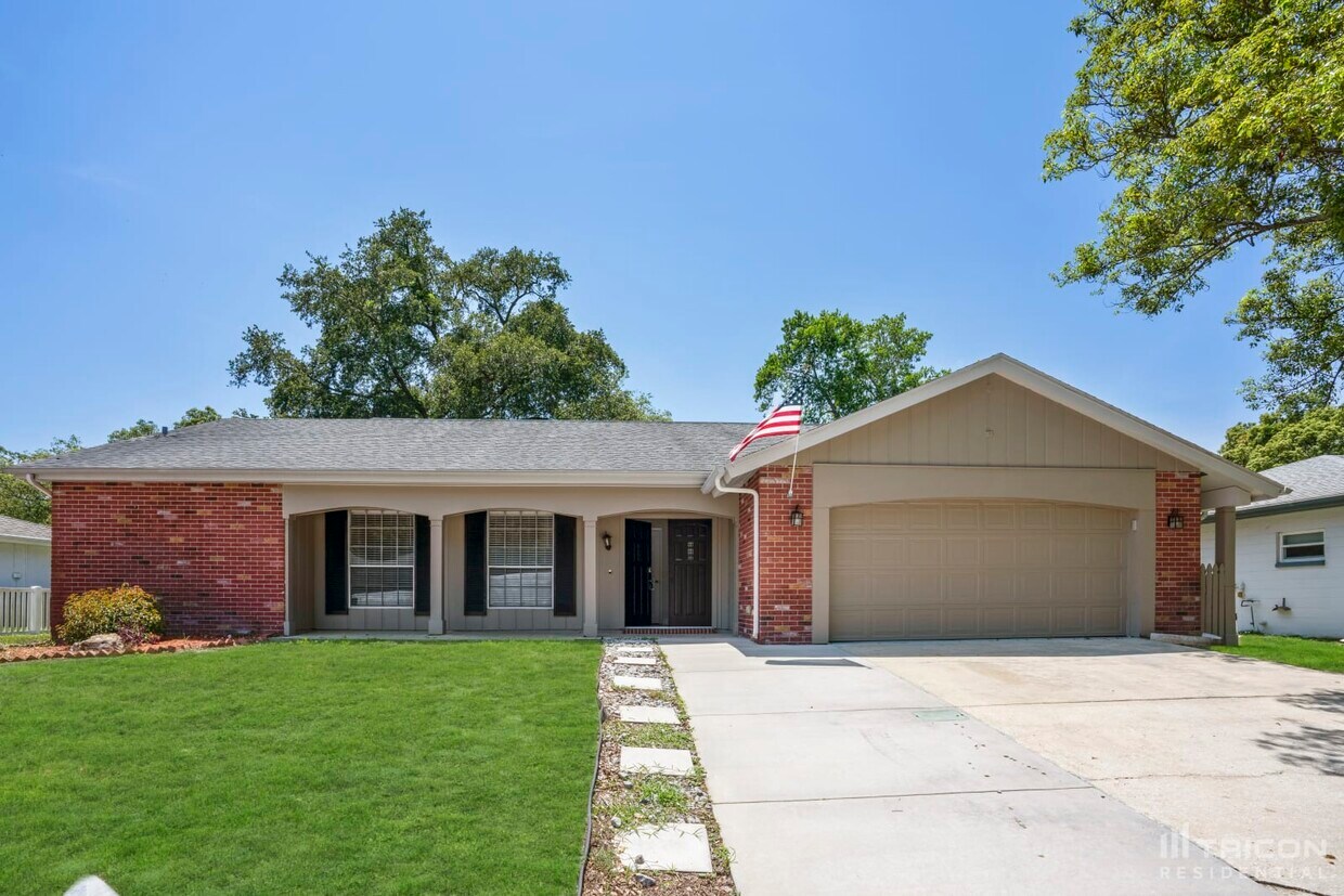 Foto principal - 13005 Willoughby Ln