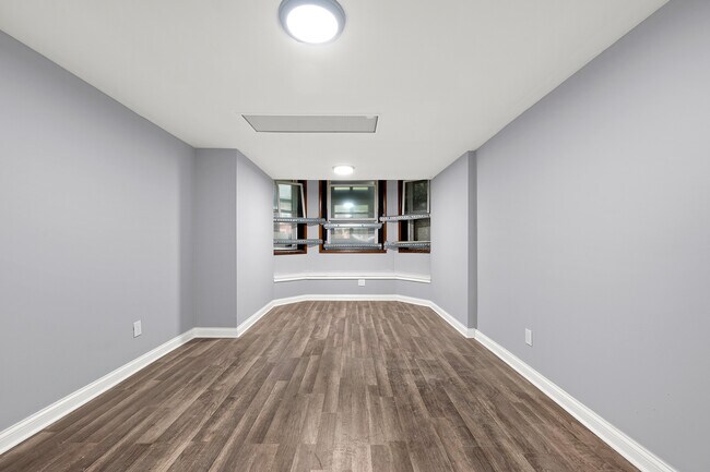 Building Photo - 6837 S Clyde Ave