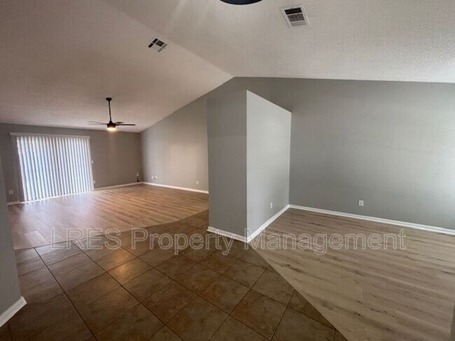 Foto del edificio - 1004 Stout Ct