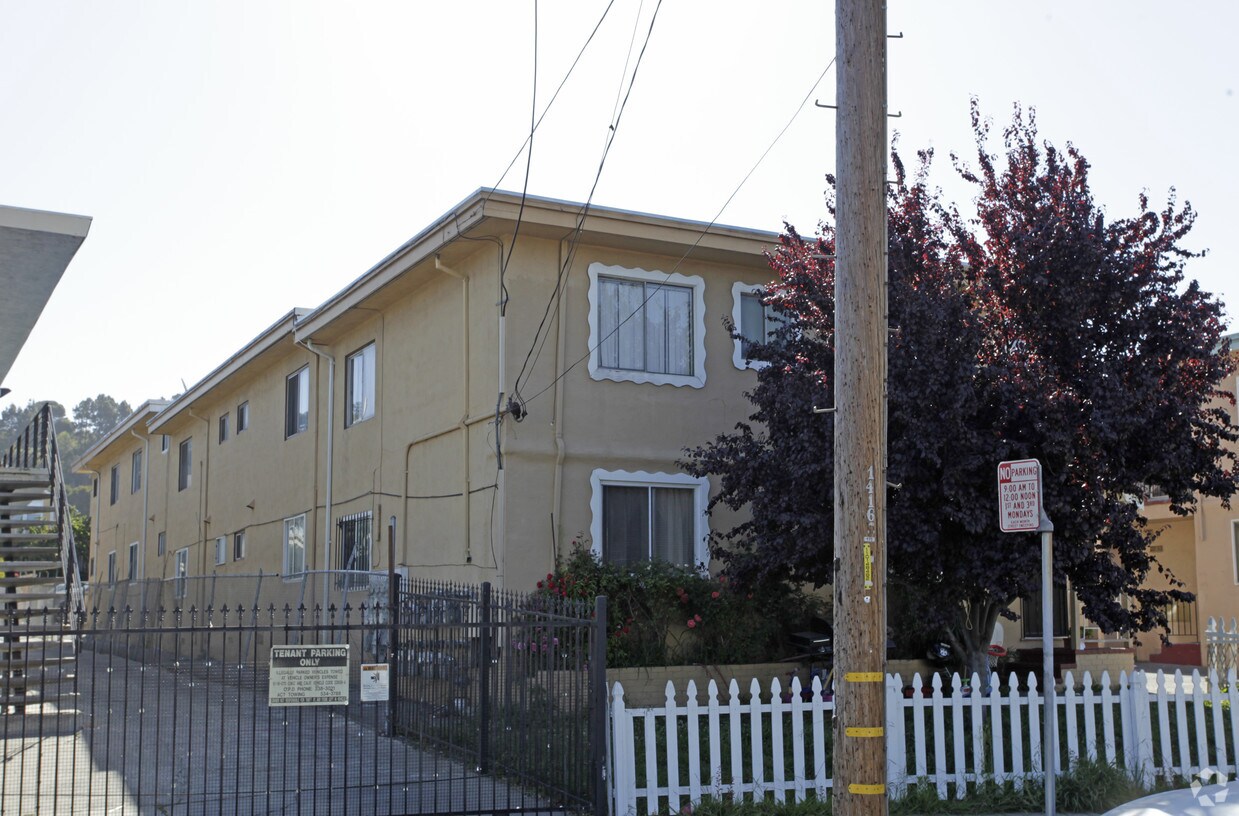 Building Photo - 9206 Hillside St