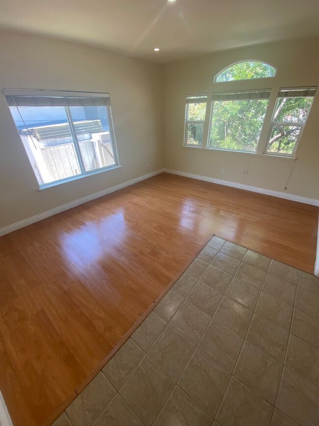 Building Photo - Advent - Three Bedroom House W/ Two Car Ga...