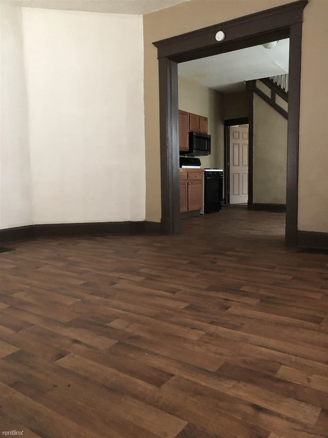 Building Photo - 2 br, 1 bath Triplex - 413 N Oxford St