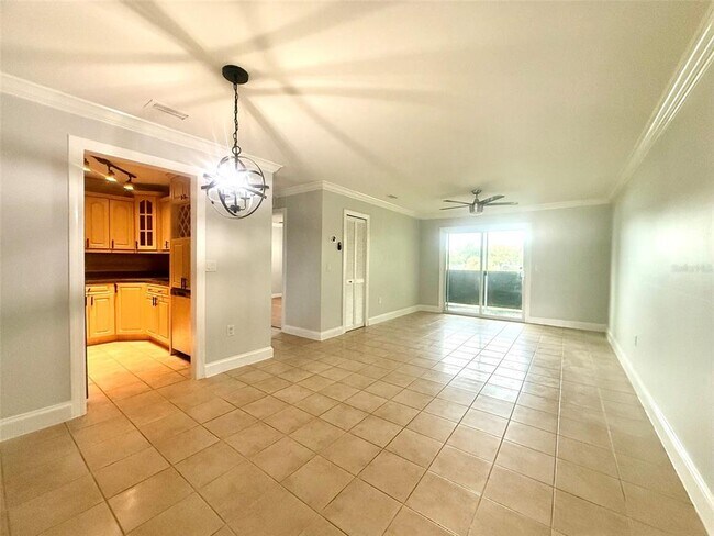 Foto del edificio - 926 N Lake Destiny Rd