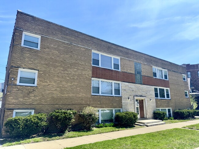 Building Photo - 7325 S Kingston Ave