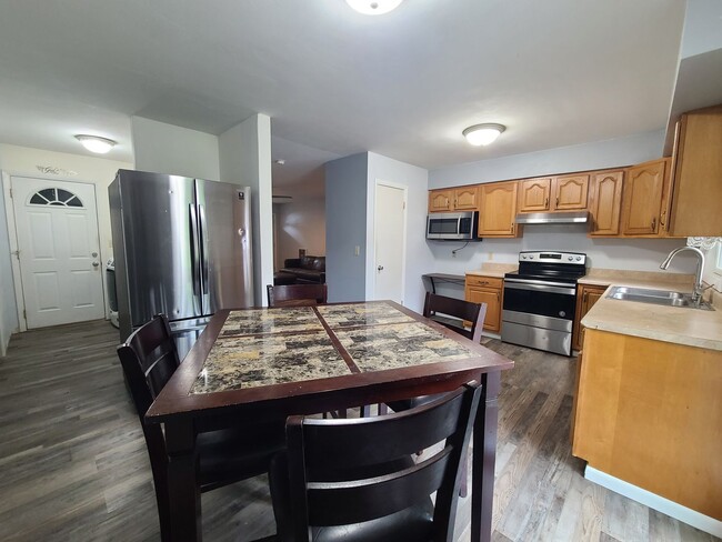 Building Photo - 2195 W Glenlord Rd