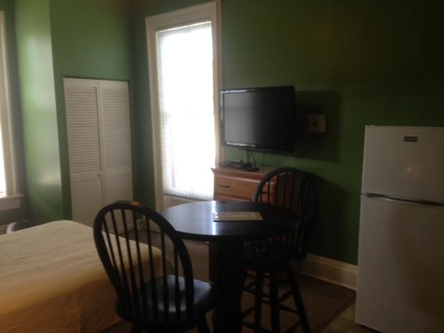 Foto del edificio - 1025 West Fourth Street, Apt 5