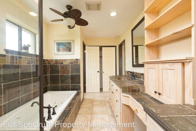 Building Photo - 3 br, 2 bath House - 212 Sisterdale Rd