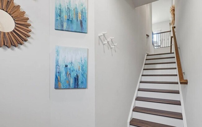 Foto del edificio - 2527 Grantham Place Dr